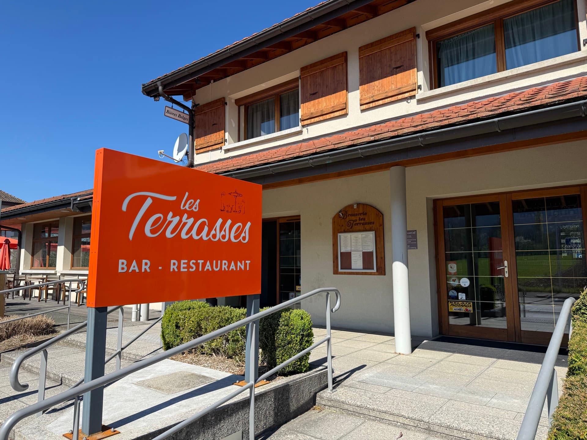 Façade de la Brasserie Les Terrasses à Brenthonne